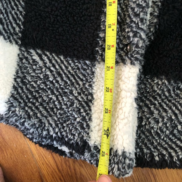 Fuzzy Jacket/Shacket/Sweater - Picture 2 of 9